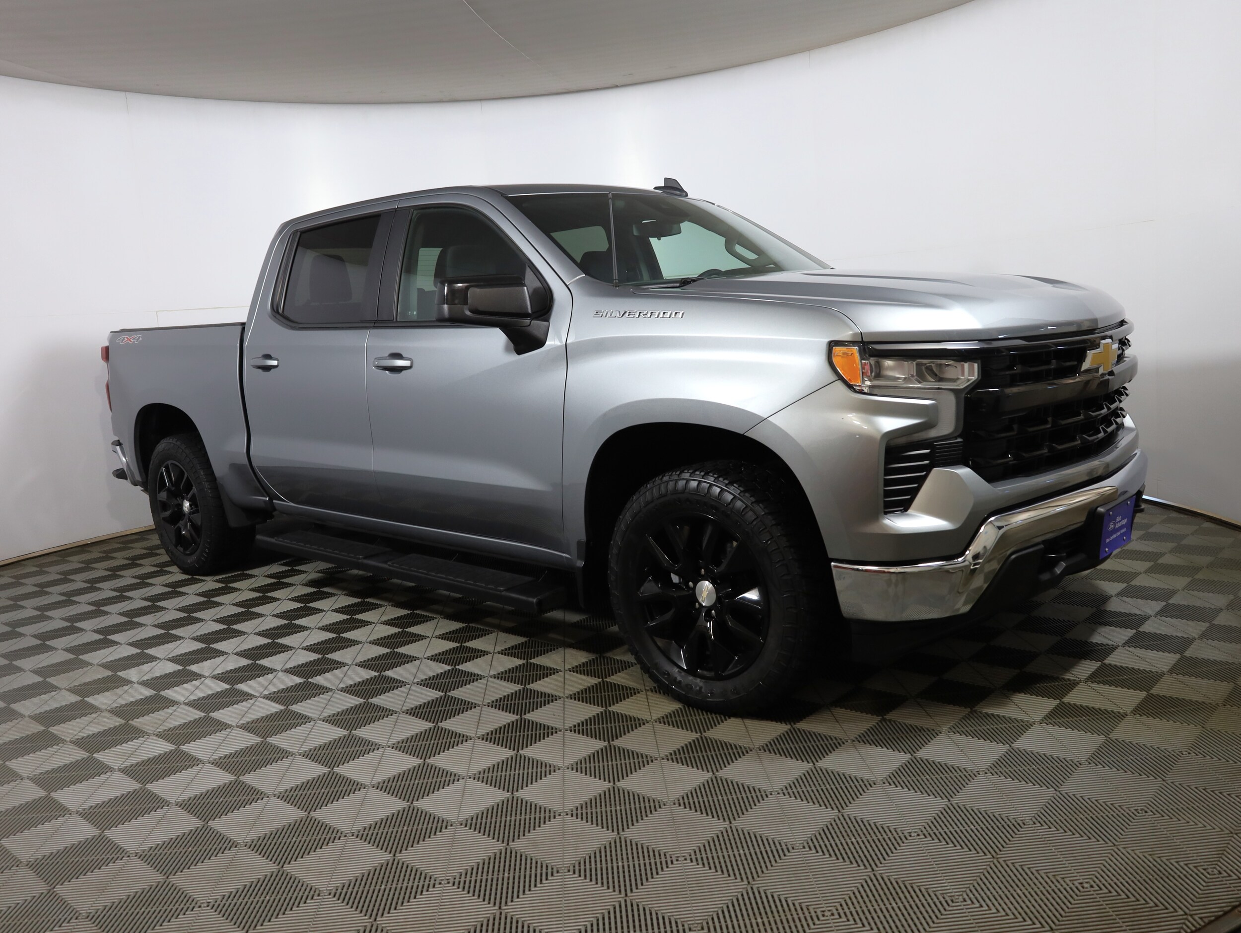 2023 Chevrolet Silverado 1500 LT photo 3