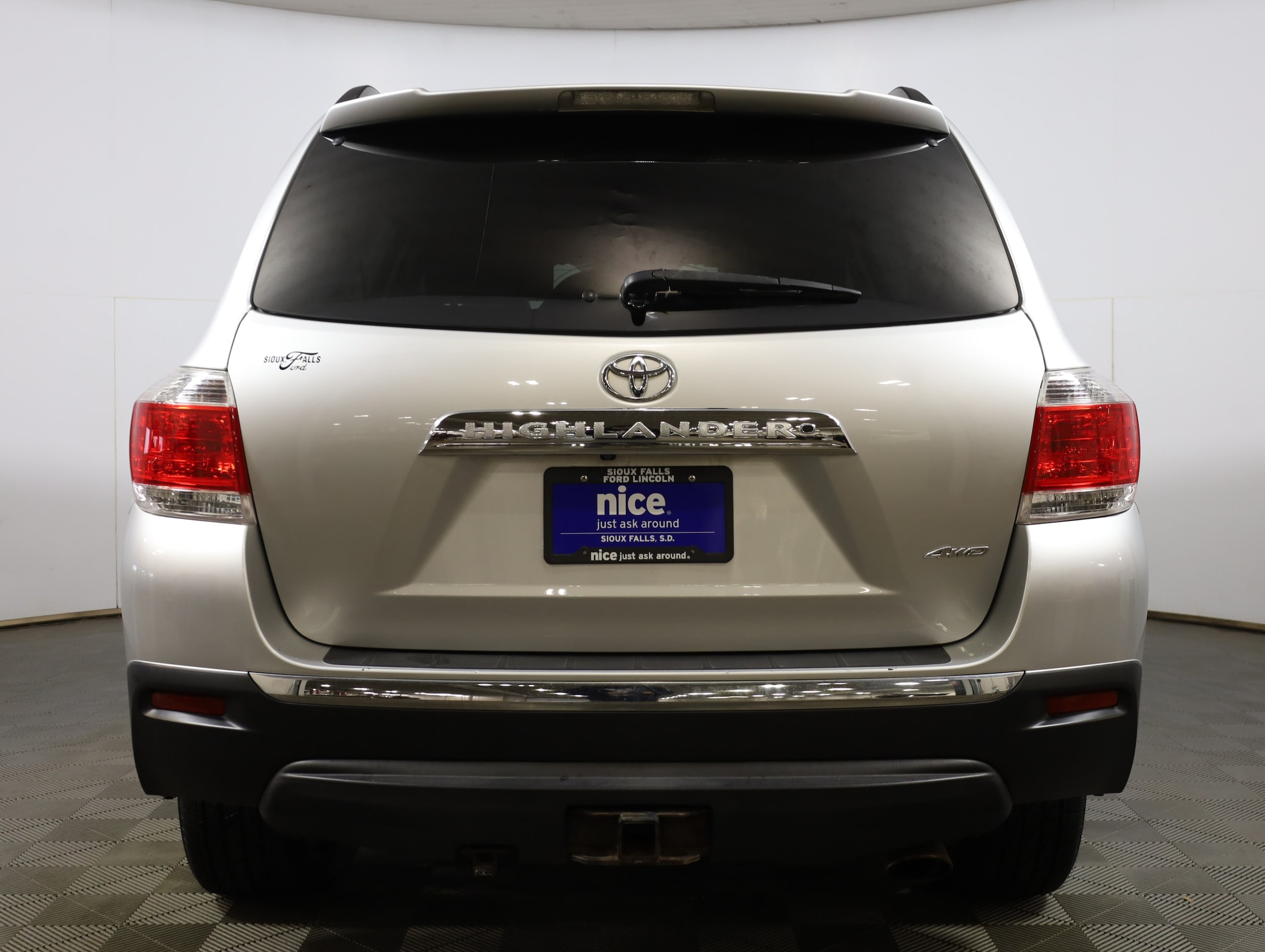 View vehicle photo 5