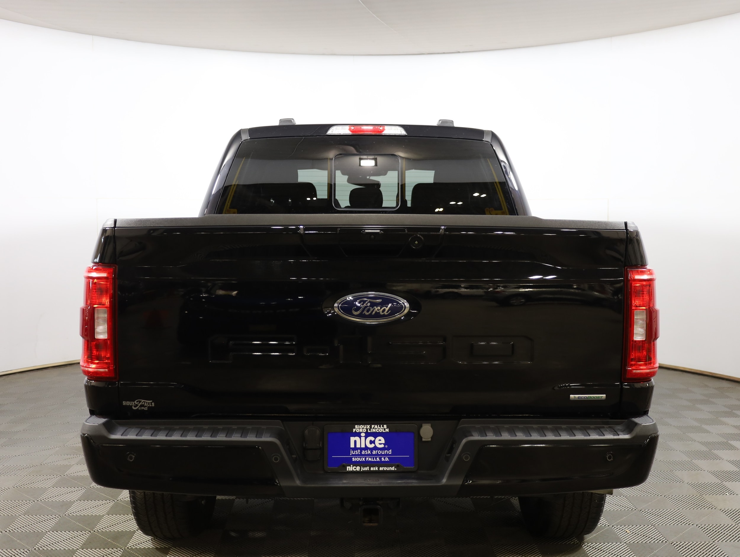 View vehicle photo 6