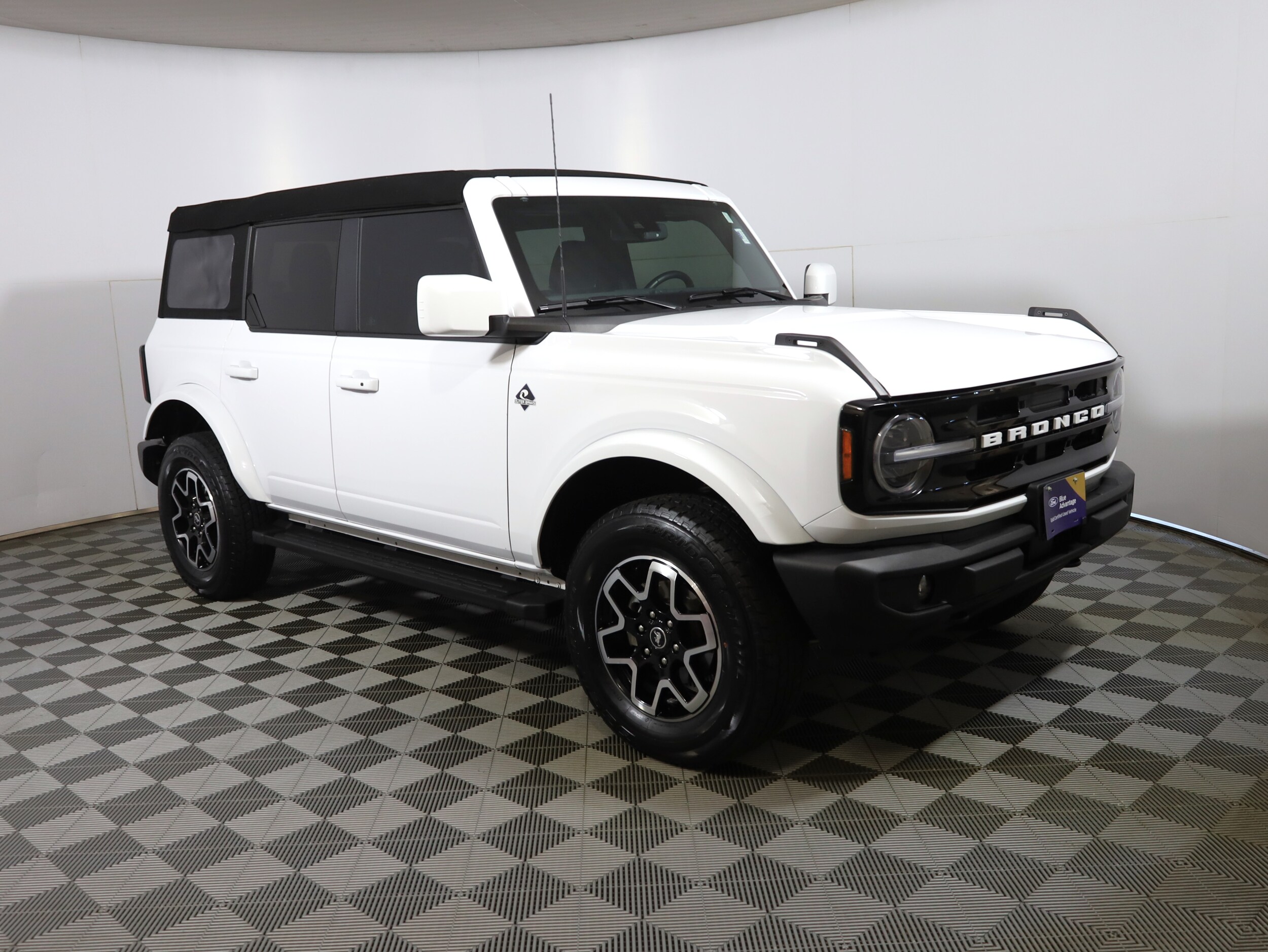 2023 Ford Bronco Base Big Bend Black Diamond Outer Banks photo 3