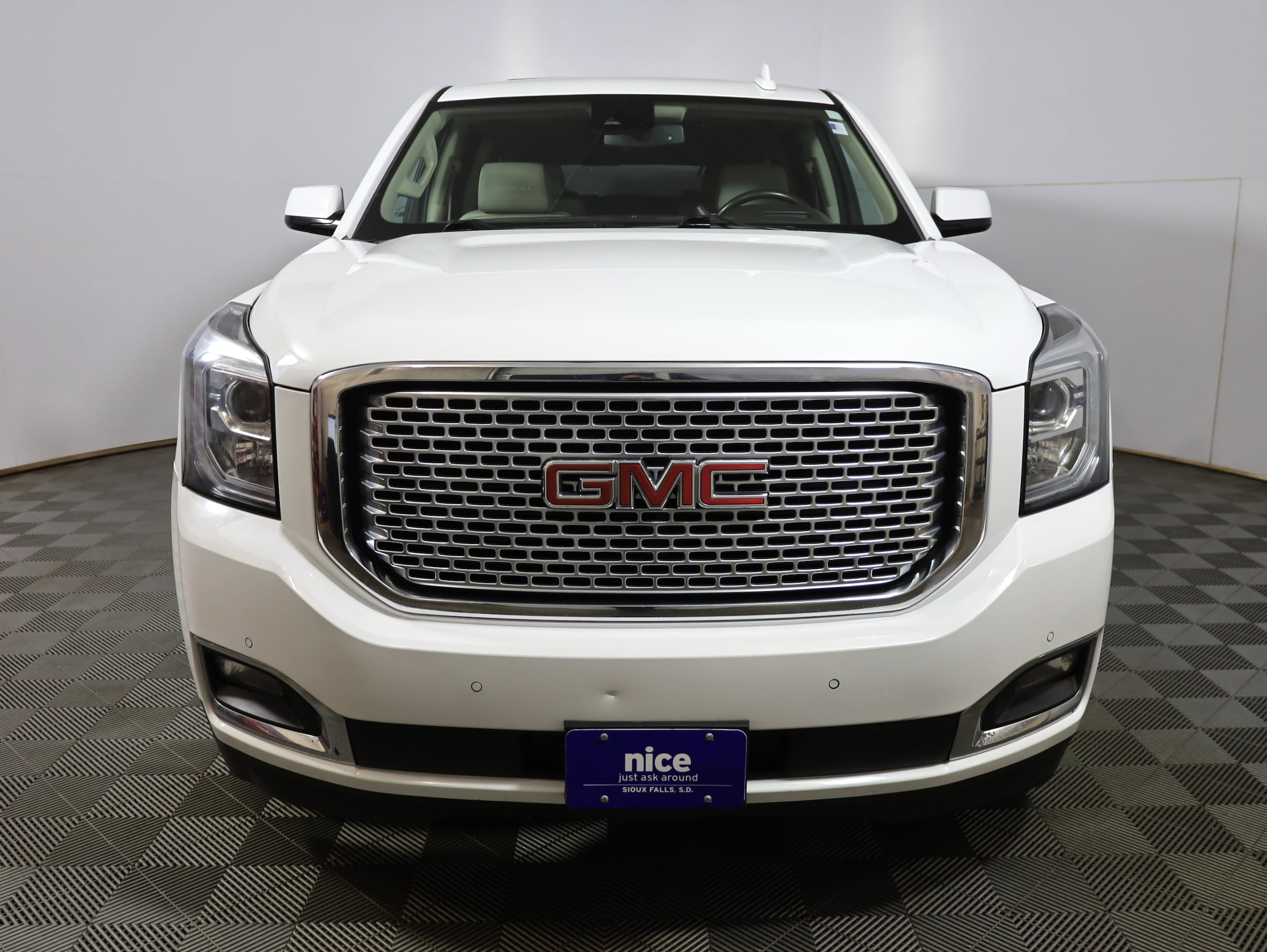 Used 2017 GMC Yukon XL Denali with VIN 1GKS2HKJ1HR146748 for sale in Sioux Falls, SD