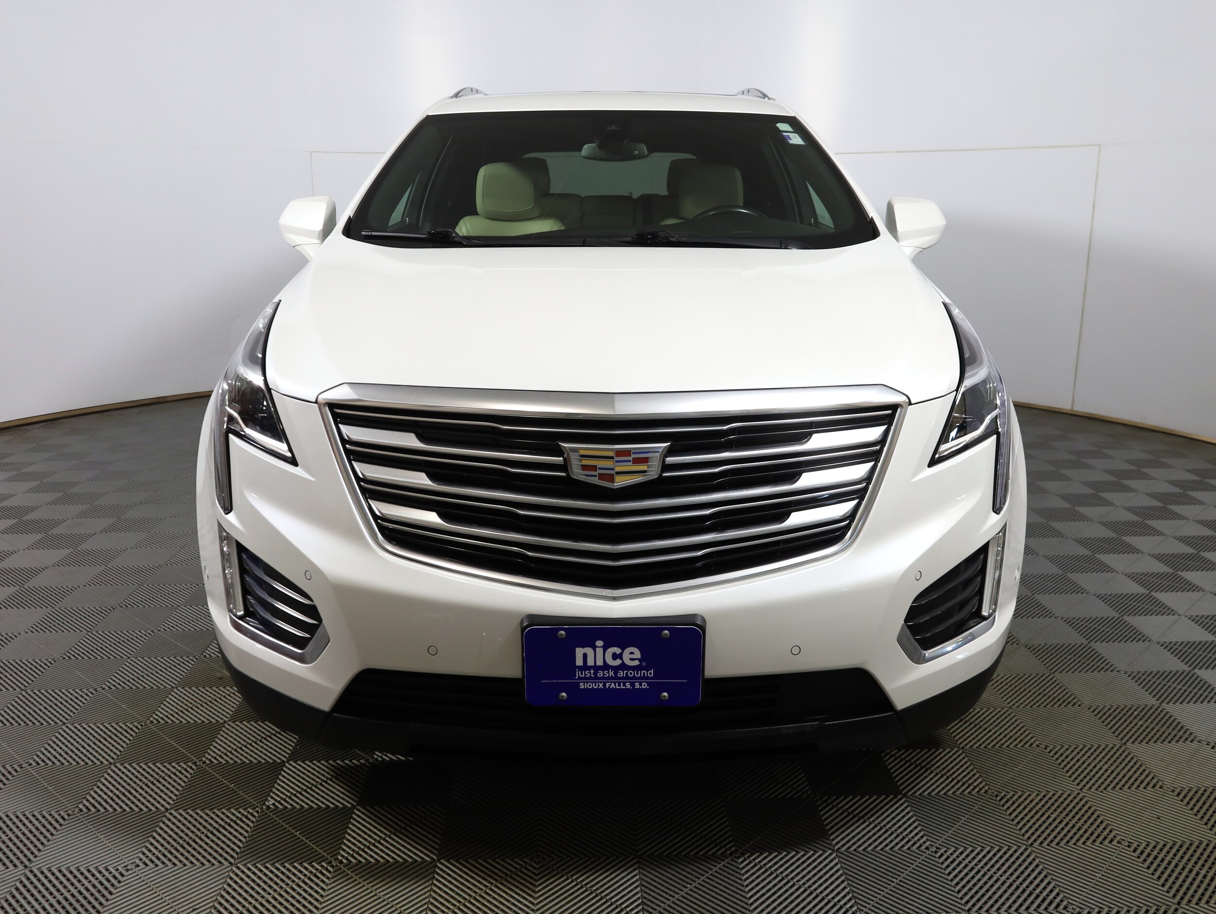 2019 Cadillac XT5 Premium Luxury photo 2