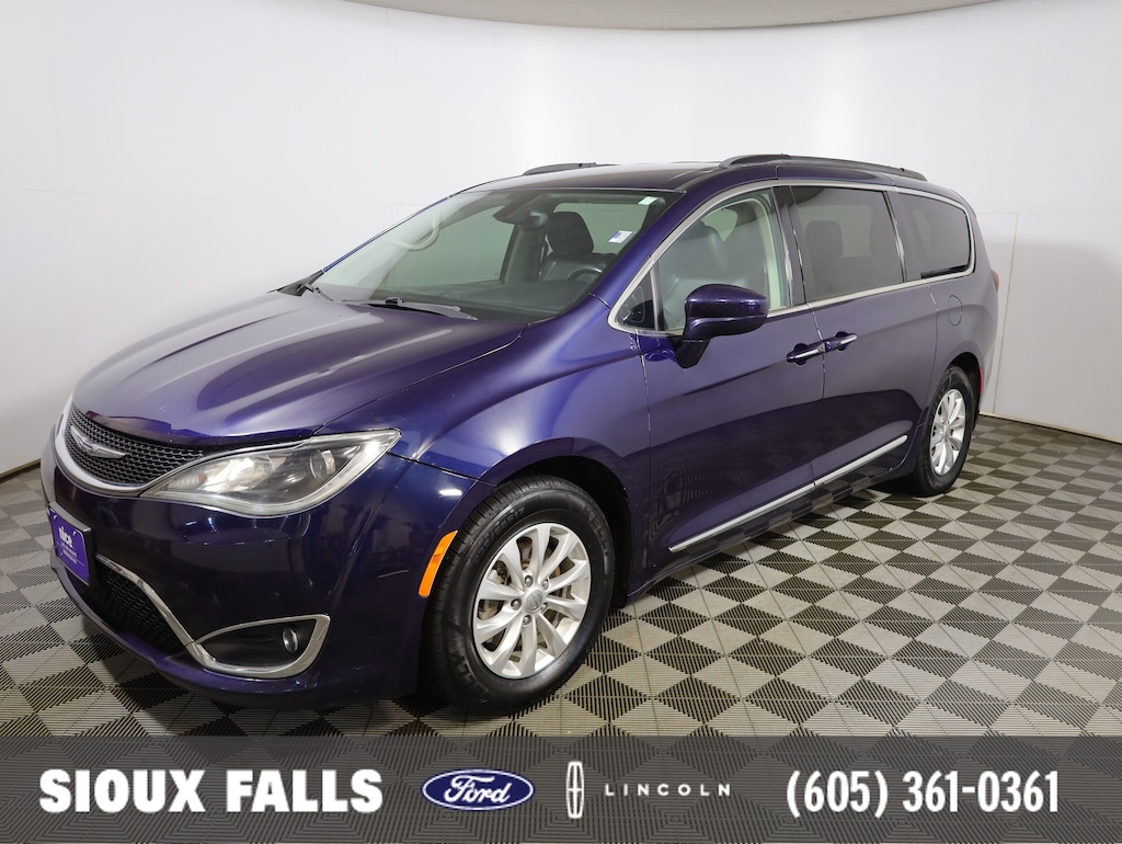 Used 2017 Chrysler Pacifica Touring L Minivan/Van
