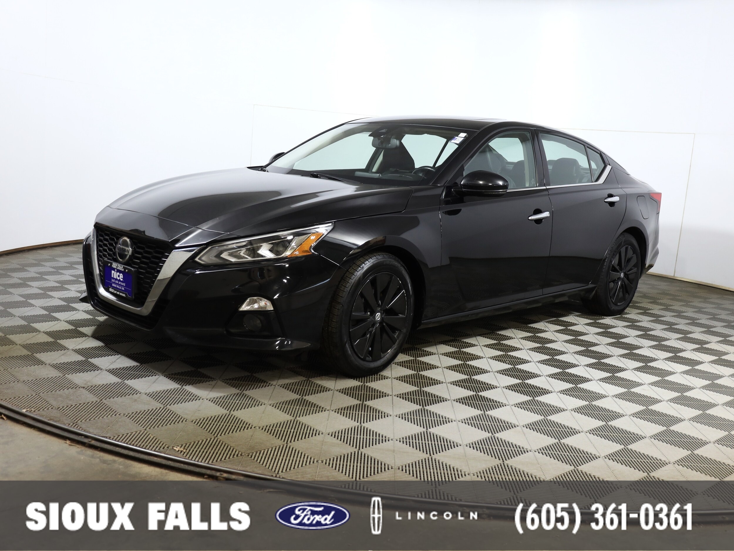 2019 Nissan Altima SL's photo