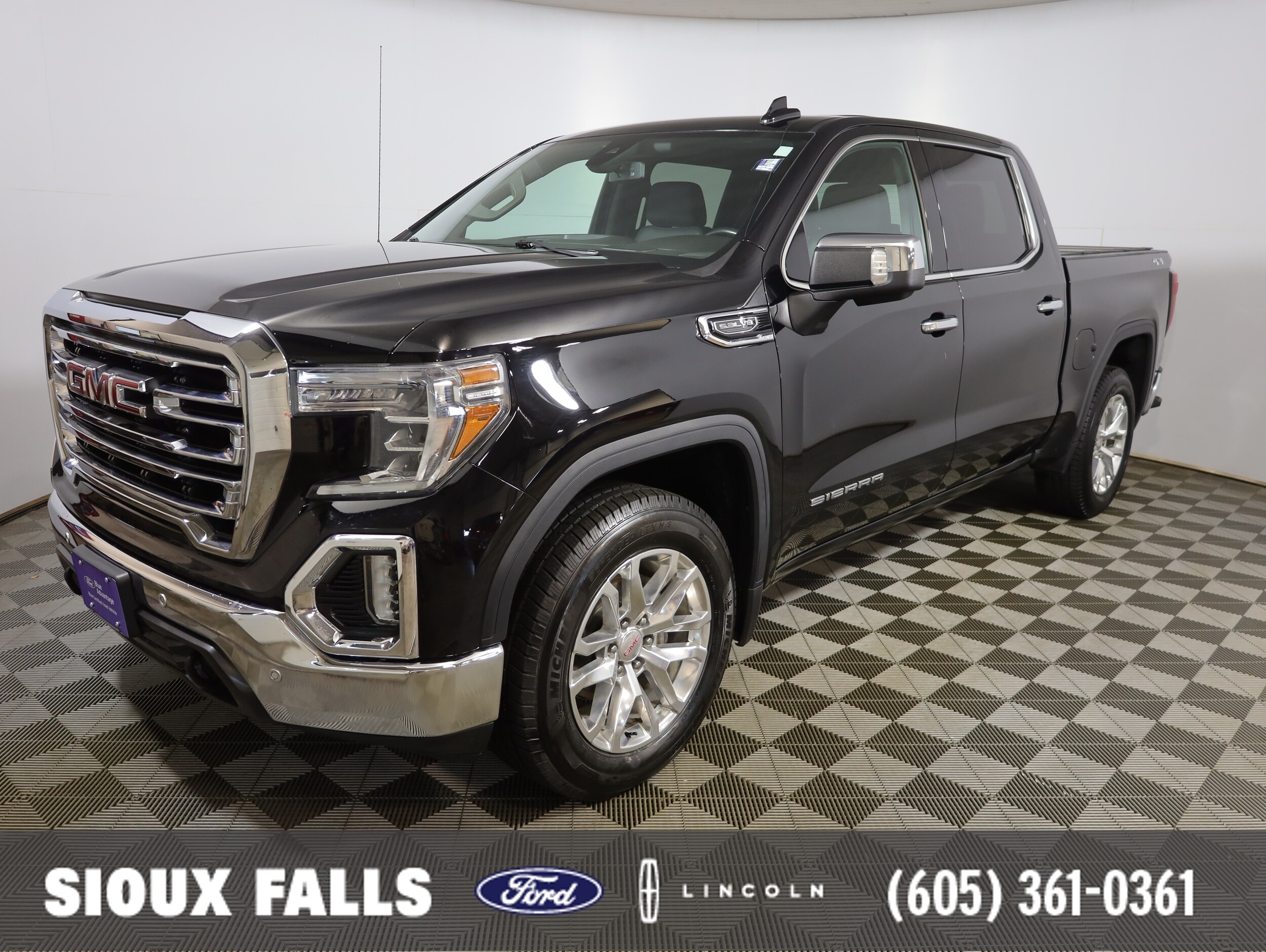 2019 GMC Sierra 4WD Crew Cab Short Box SLT's photo