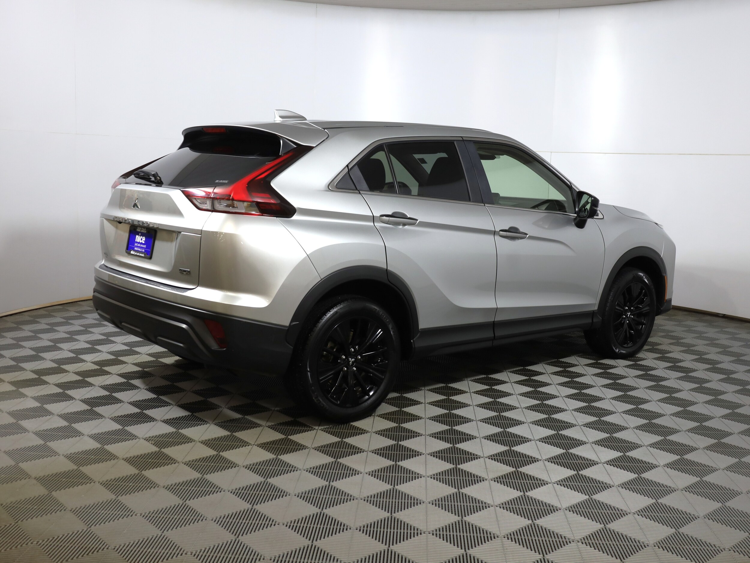 2022 Mitsubishi Eclipse Cross LE SEL GT photo 2