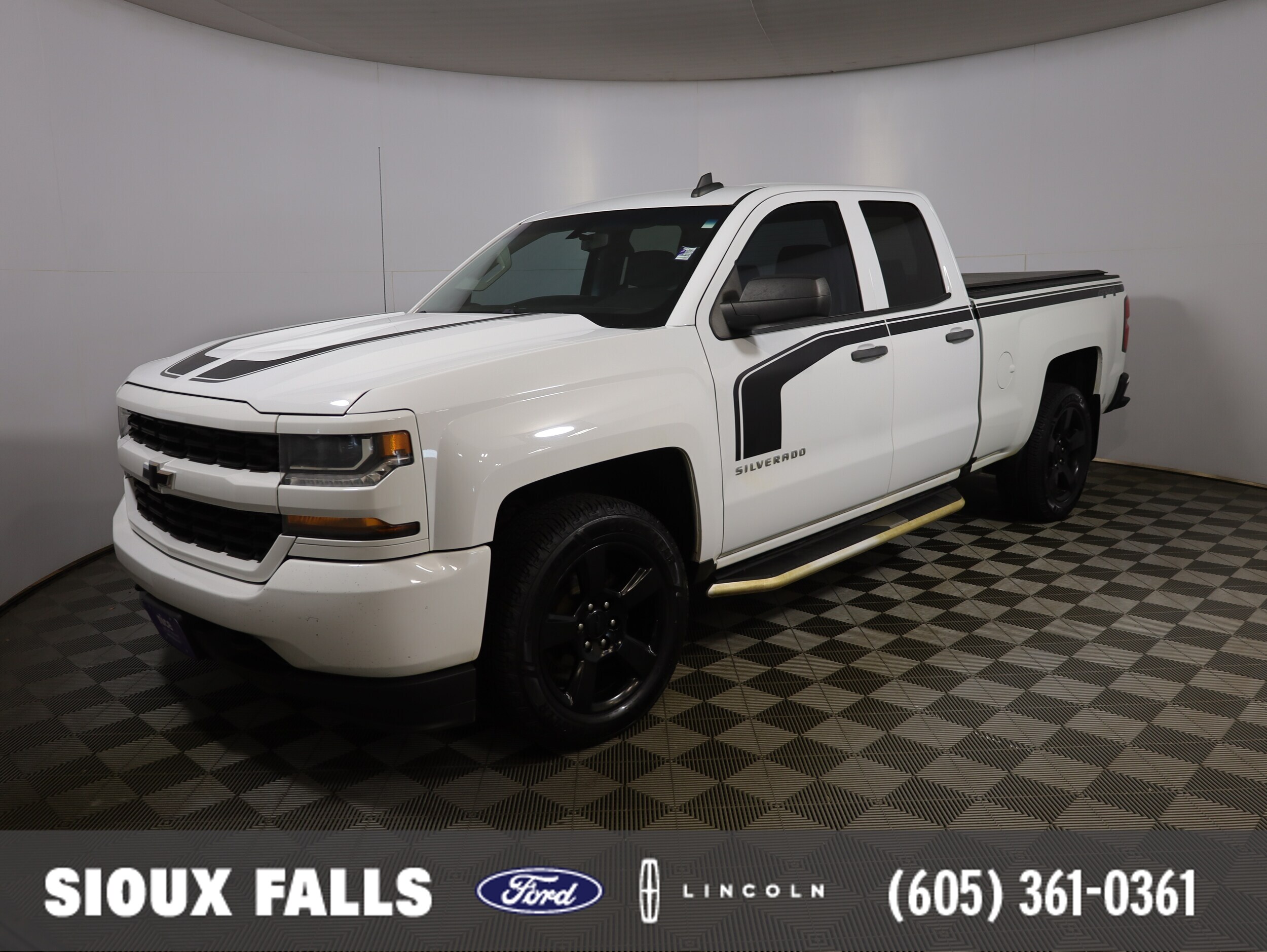 Summit White 2016 Chevrolet Silverado 1500 Pickup Truck Four-Wheel Drive 6-Speed Automatic Overdrive