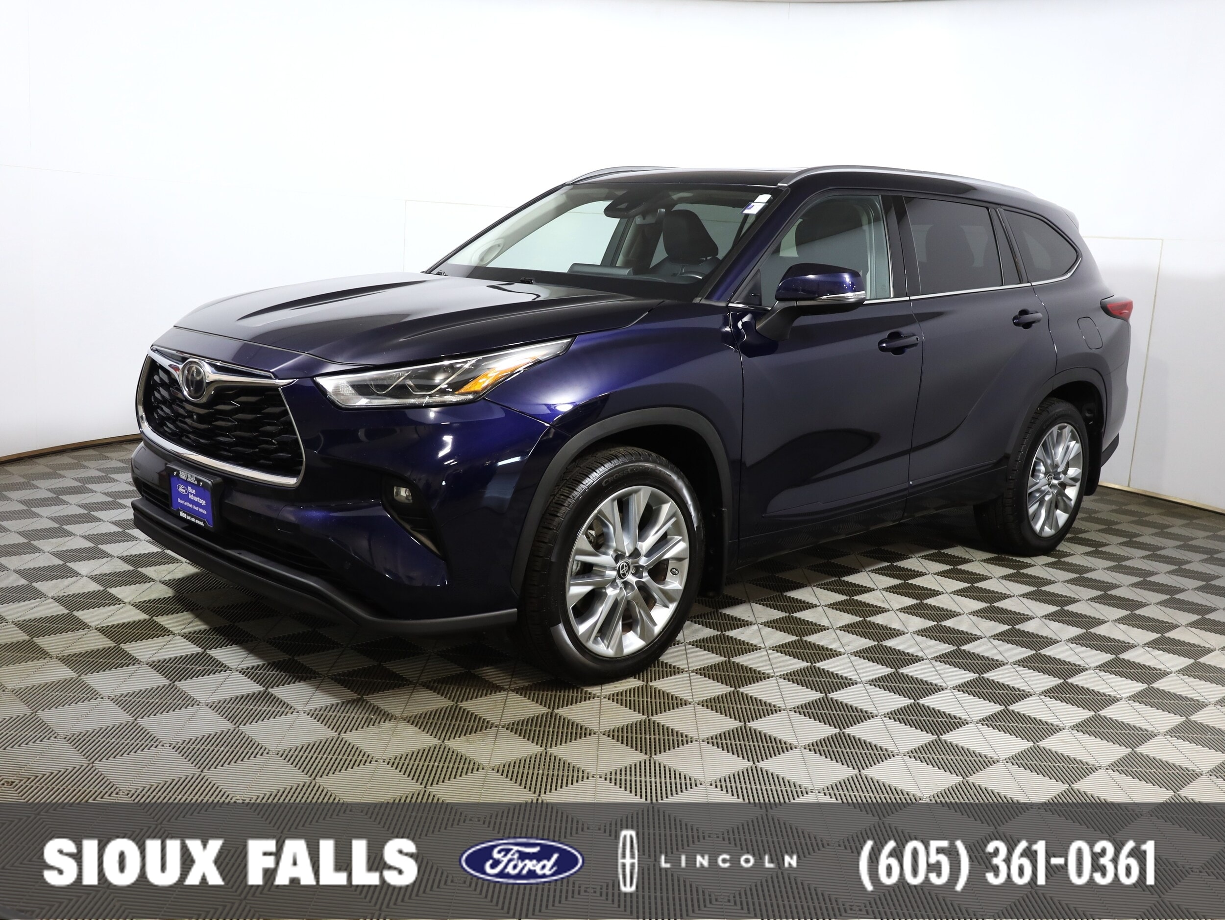 2021 Toyota Highlander Limited's photo