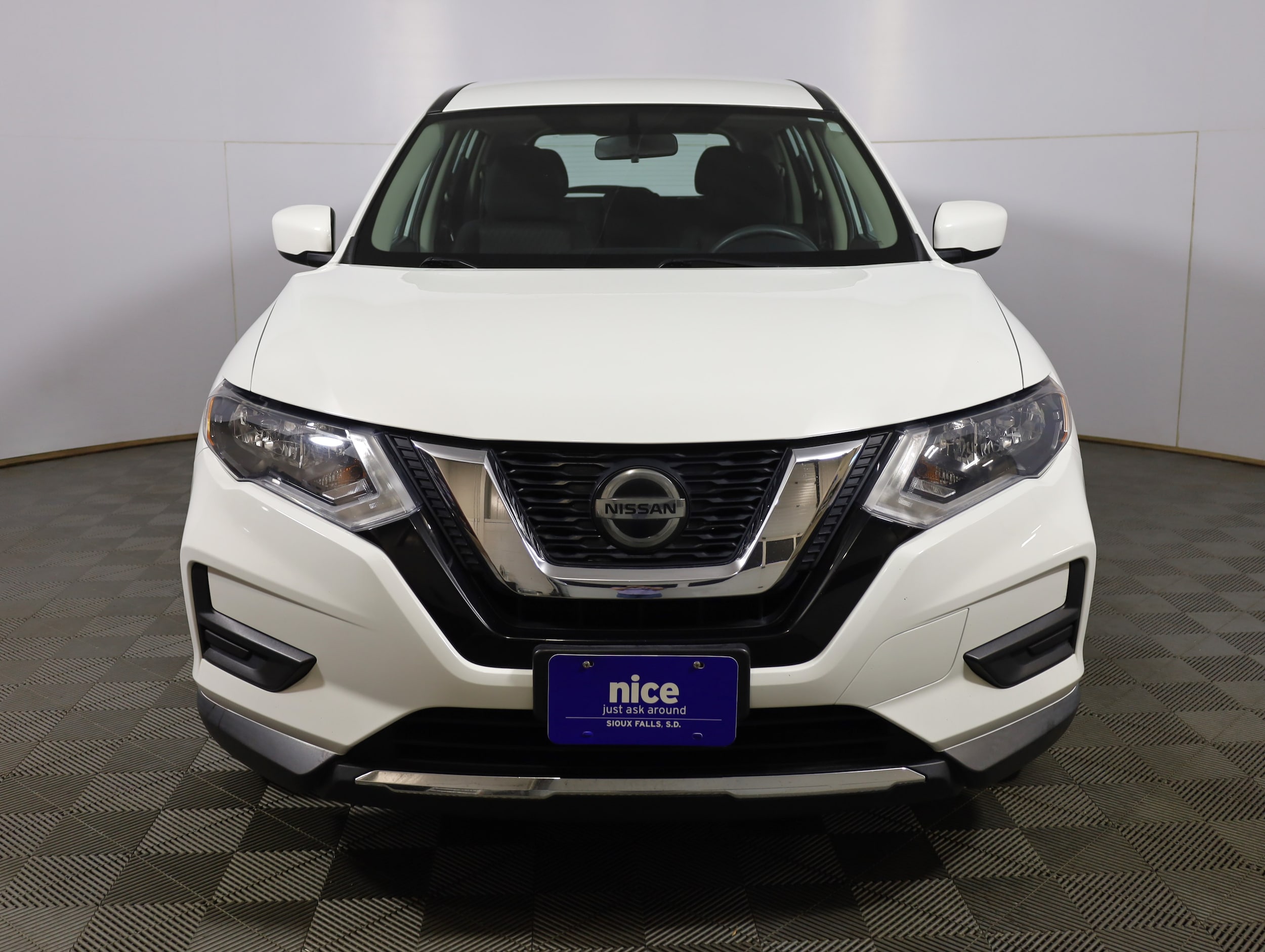 Used 2018 Nissan Rogue S with VIN KNMAT2MV2JP535675 for sale in Sioux Falls, SD