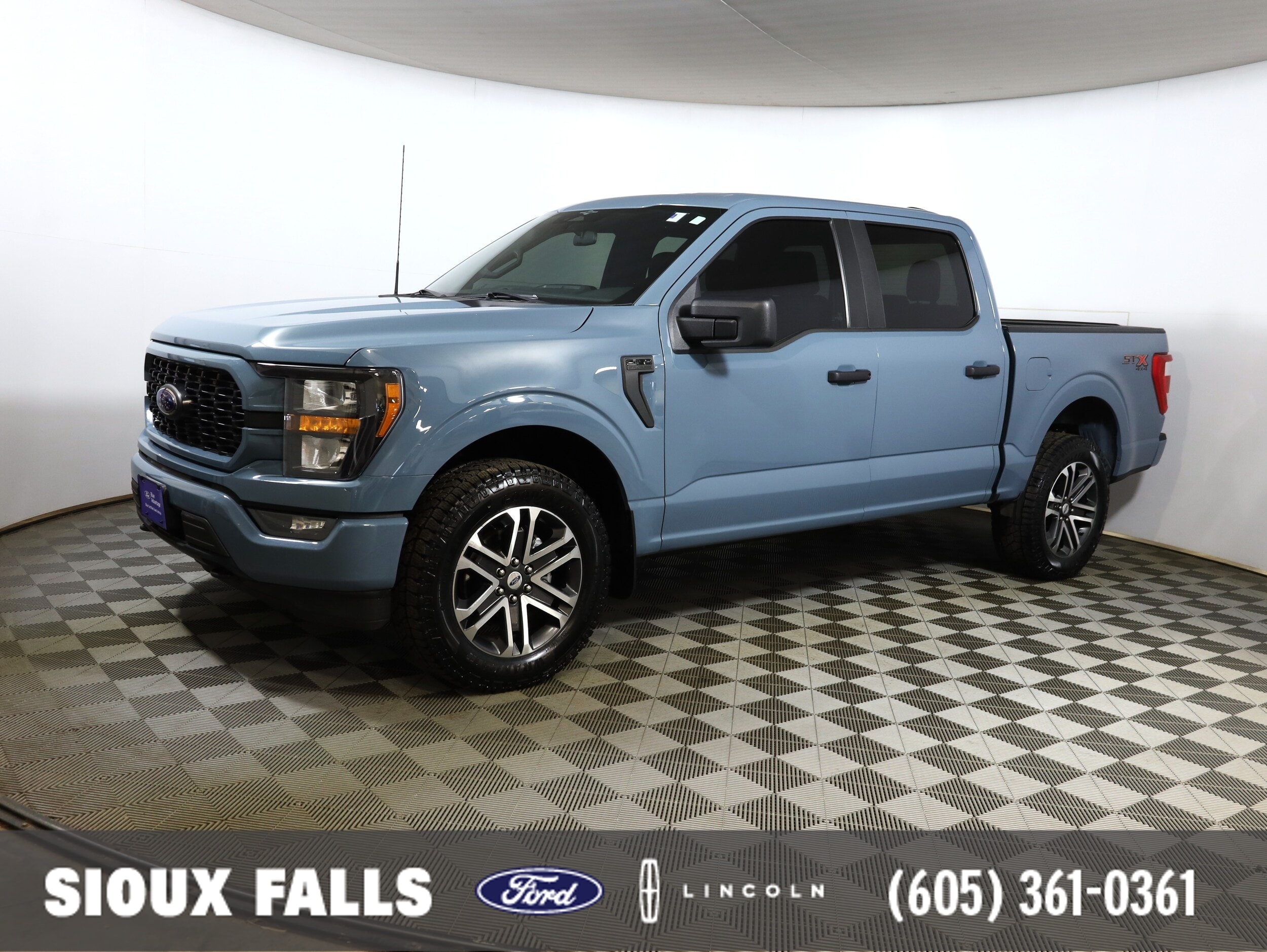 2023 Ford F-150 XL's photo