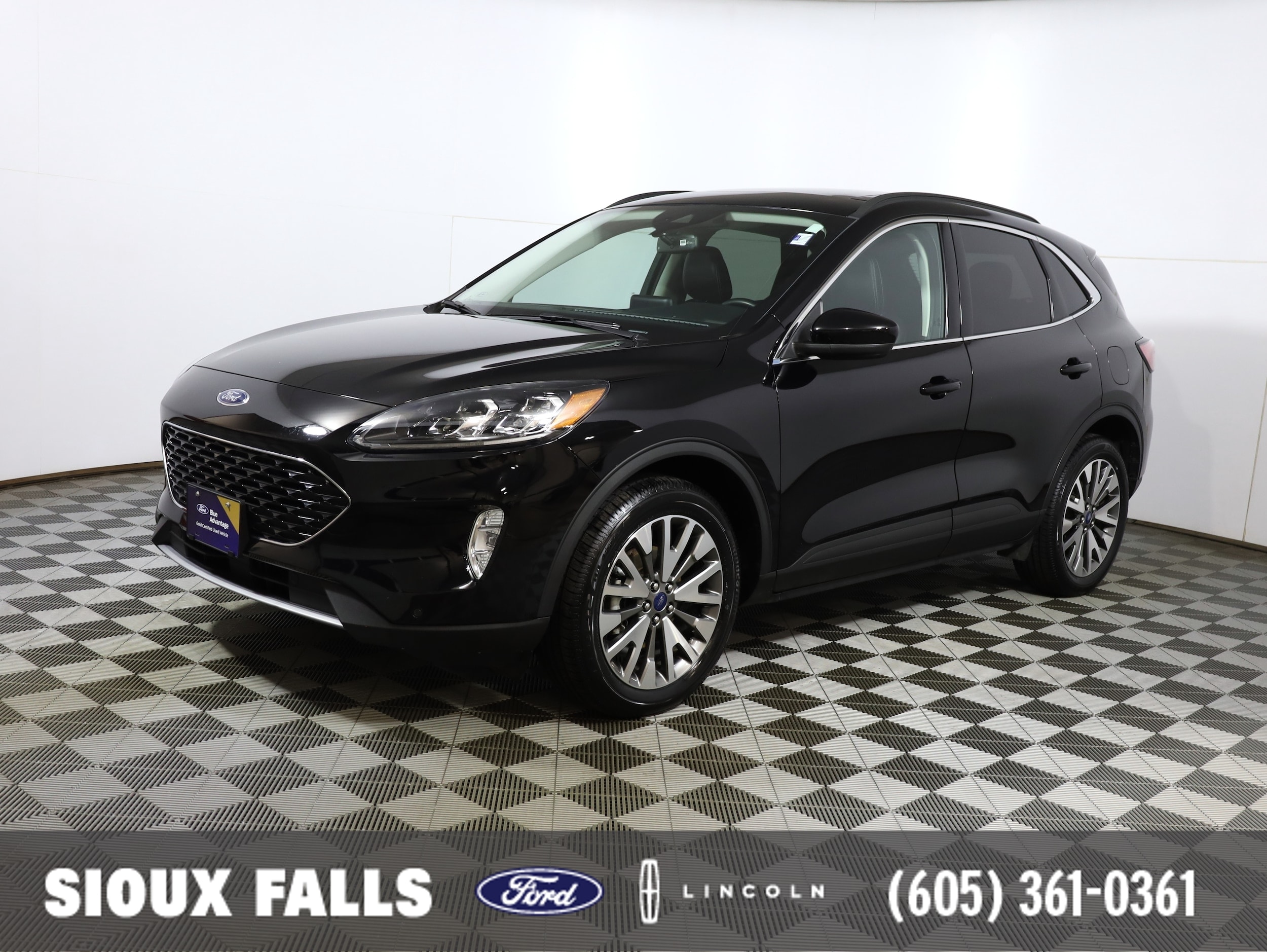 2022 Ford Escape Titanium's photo