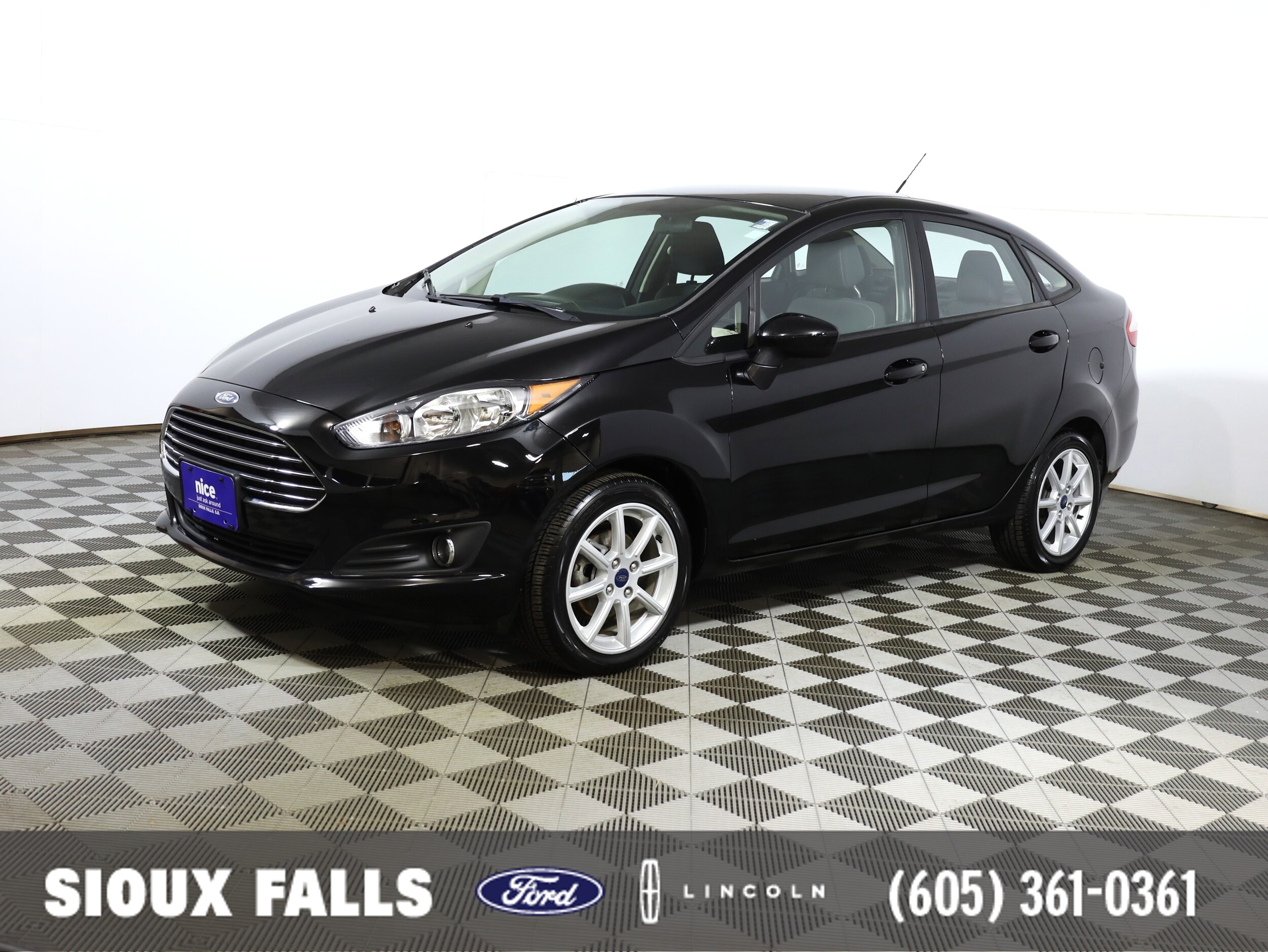 2019 Ford Fiesta SE's photo