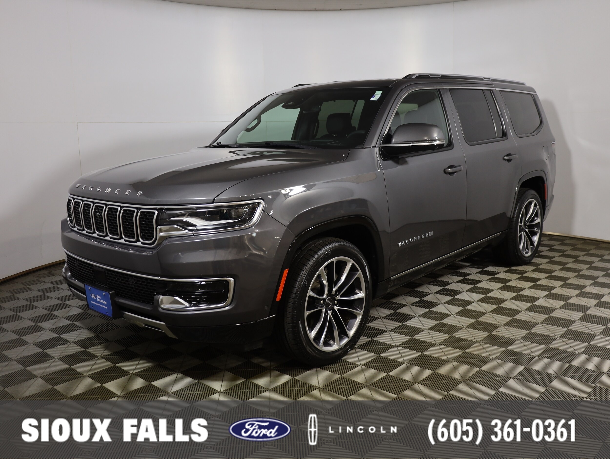 2022 Jeep Wagoneer Series III 4WD's photo