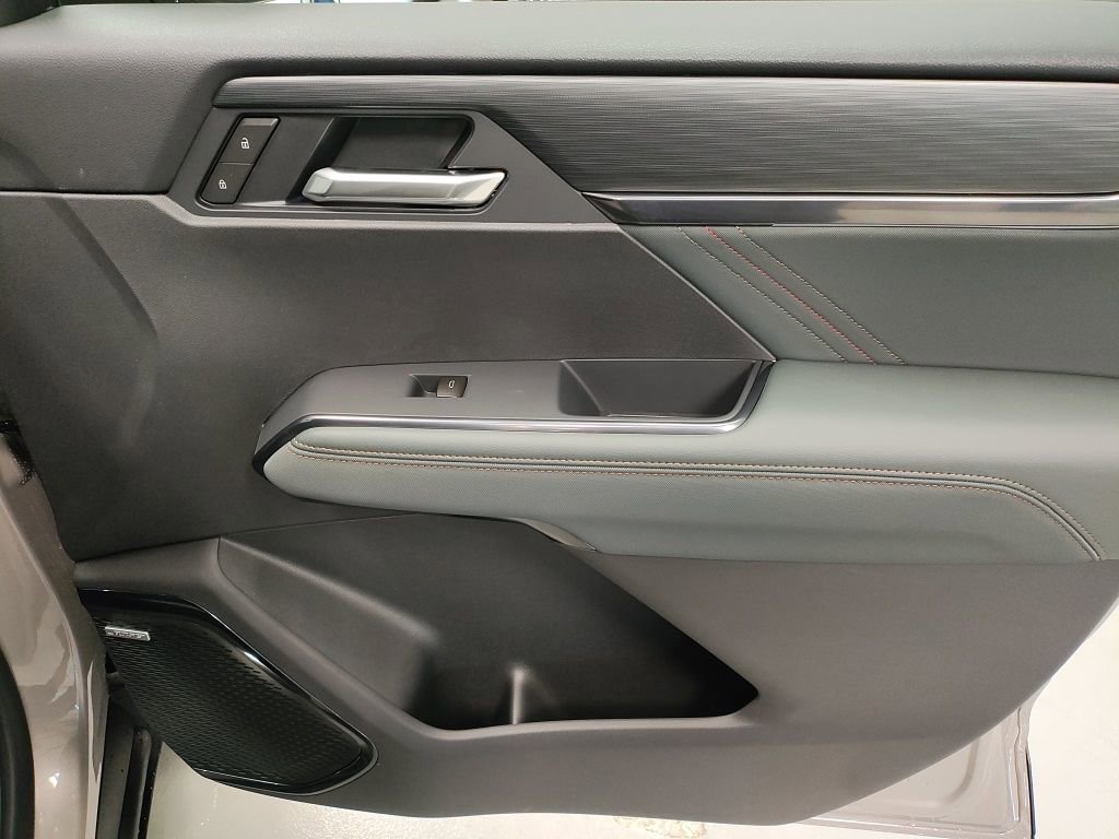 2026 GMC Acadia AT4 - Photo 9