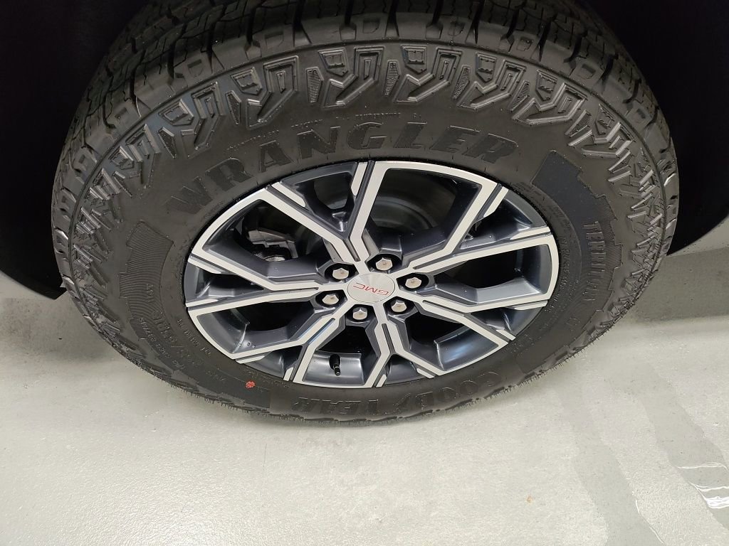 2026 GMC Acadia AT4 - Photo 3