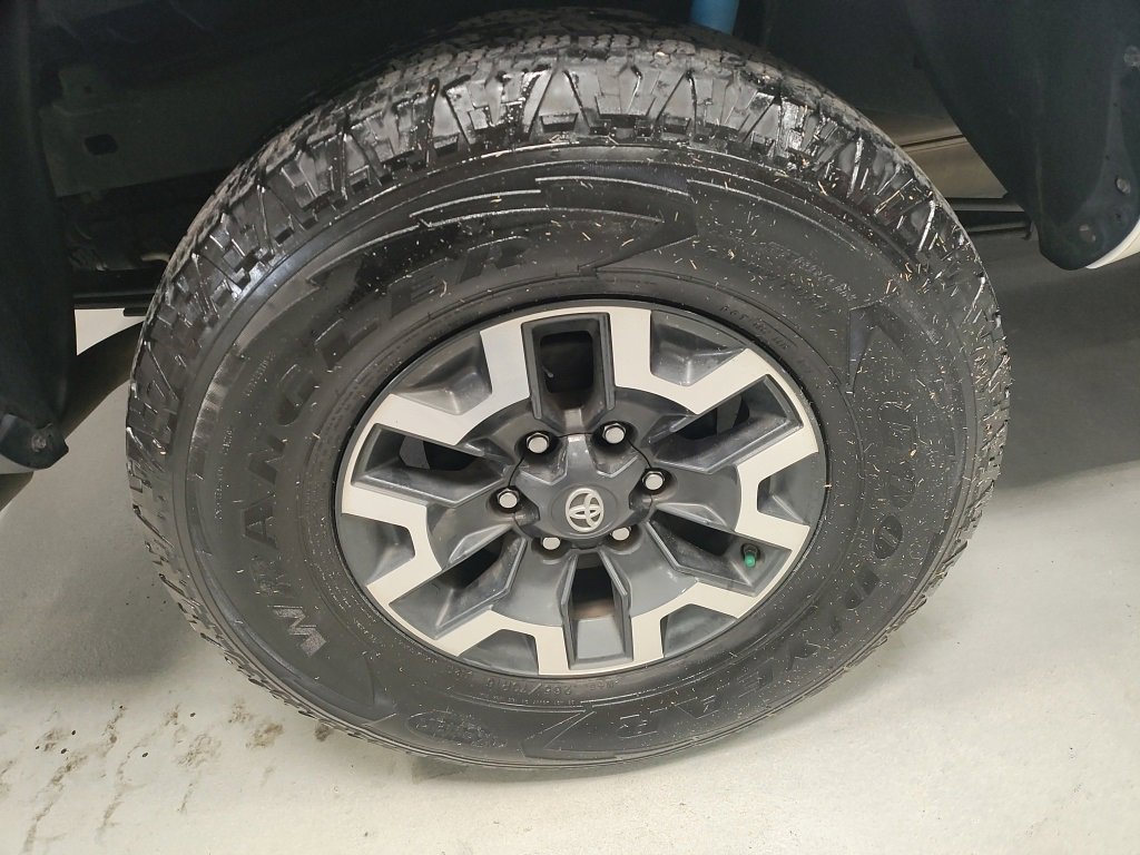 2018 Toyota Tacoma SR5 photo 3