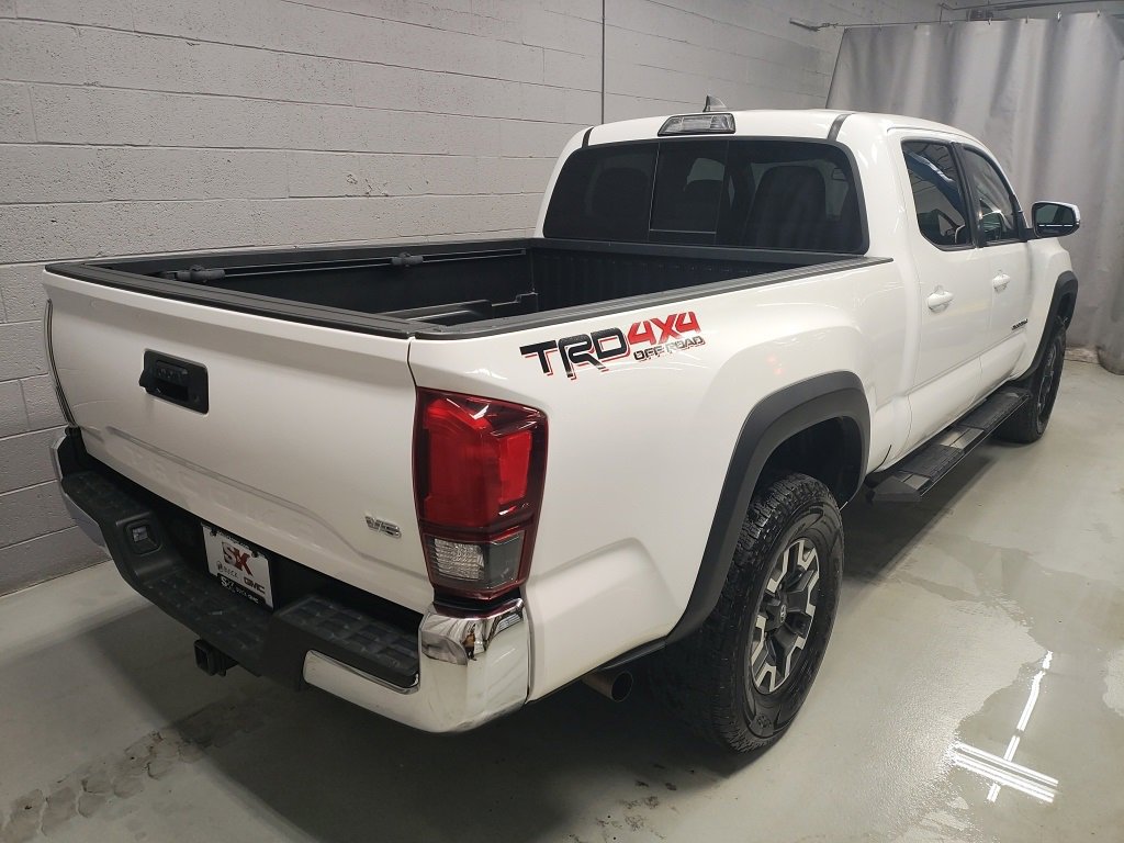 2018 Toyota Tacoma SR5 photo 2