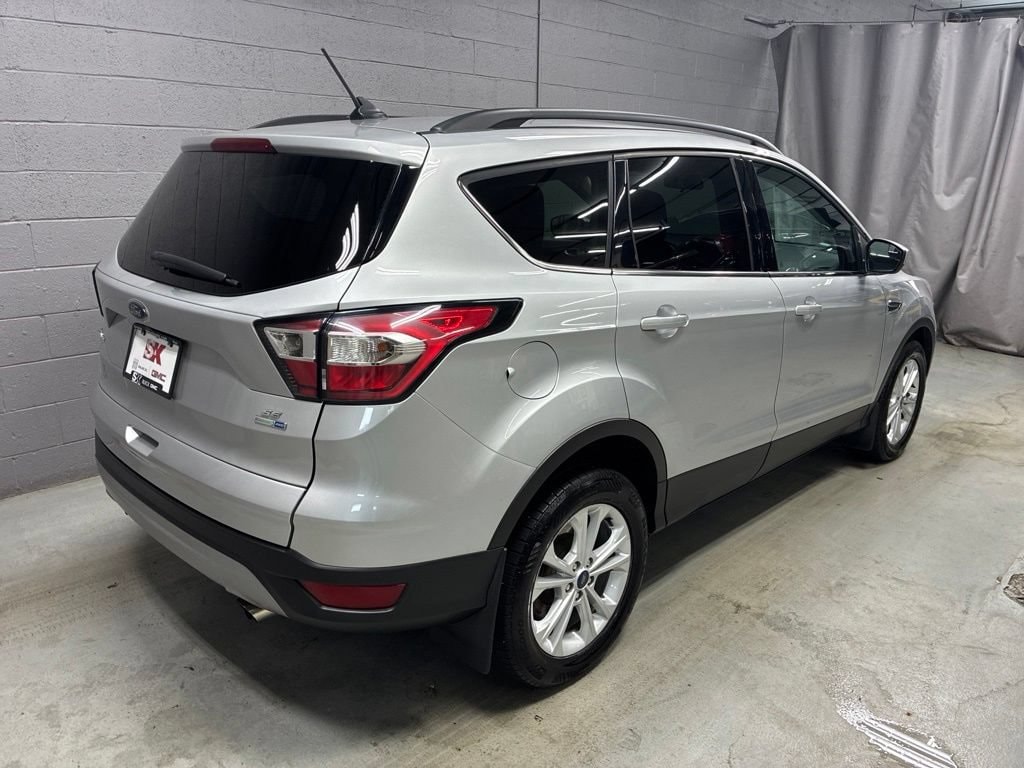 Used 2018 Ford Escape SE with VIN 1FMCU9GD6JUA64077 for sale in Springfield, IL