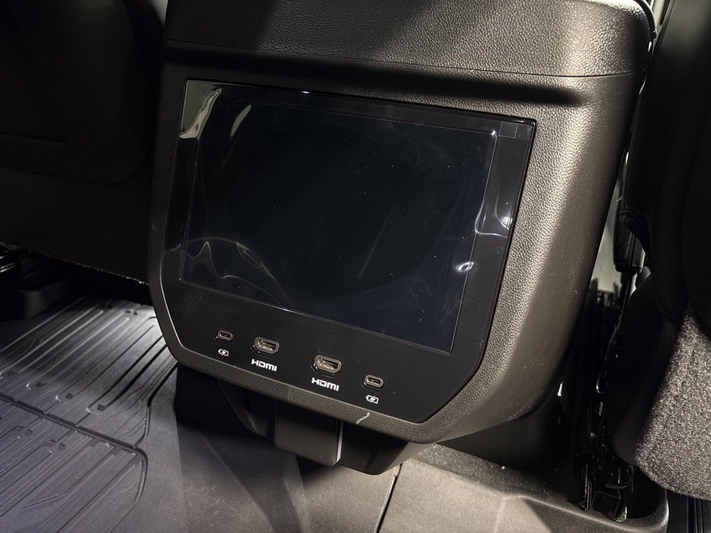 2027 GMC Yukon XL AT4 Ultimate - Photo 11