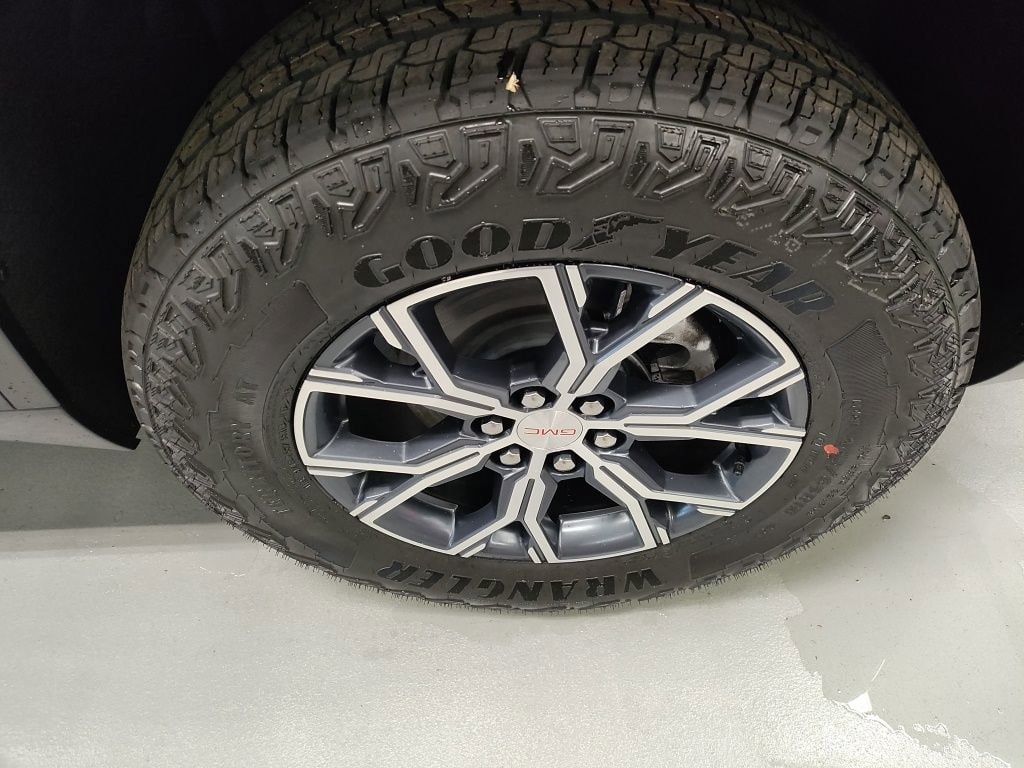 2026 GMC Acadia AT4 - Photo 4