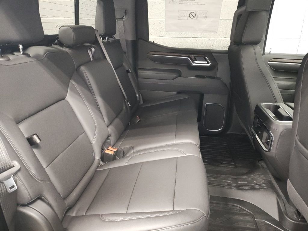 2026 GMC Sierra 1500 SLT - Photo 12