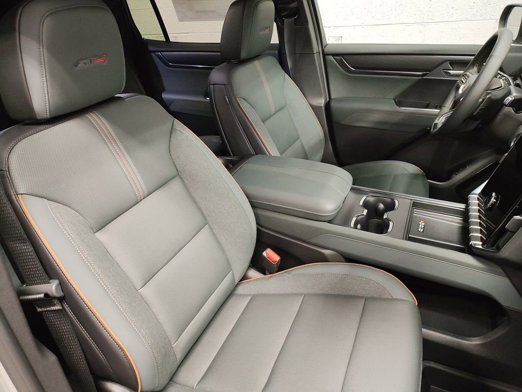 2026 GMC Acadia AT4 - Photo 10