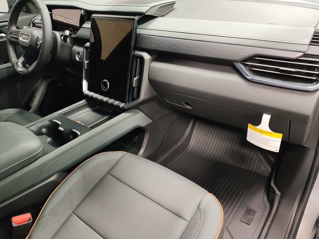 2026 GMC Acadia AT4 - Photo 8