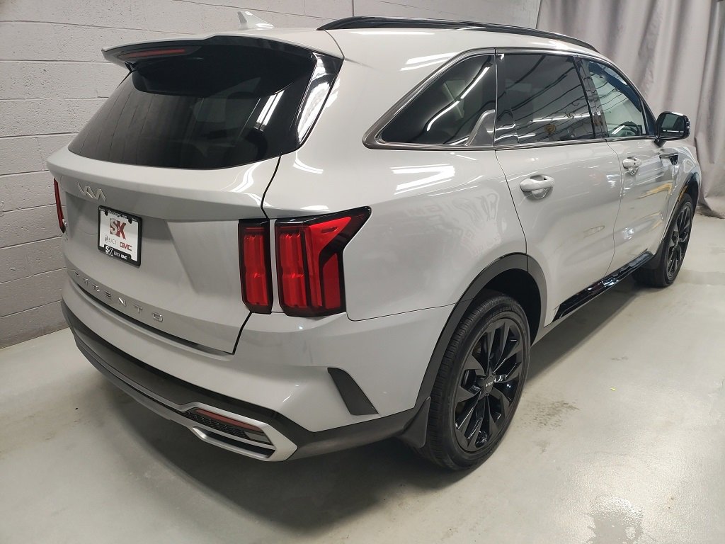 2022 Kia Sorento SX photo 2
