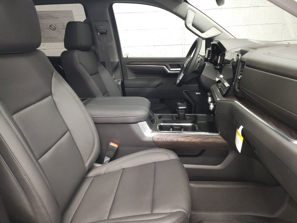 2026 GMC Sierra 1500 SLT - Photo 7