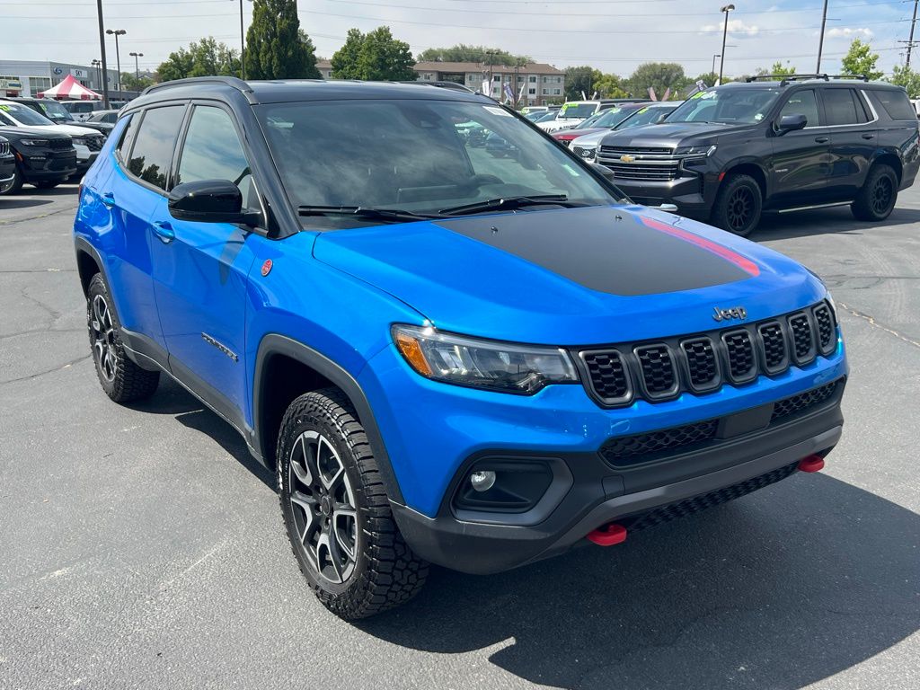 2025 Jeep Compass Trailhawk photo 3