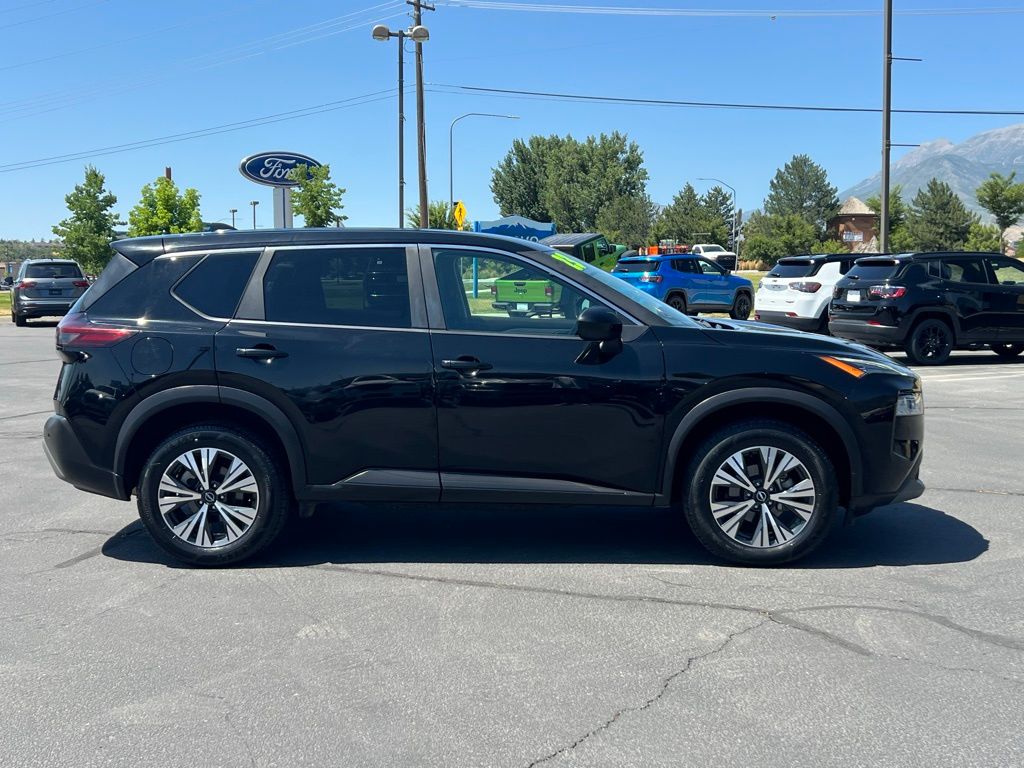 2023 Nissan Rogue SV photo 4