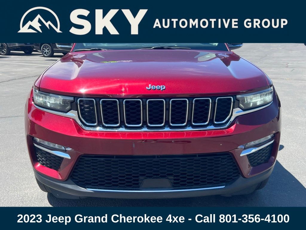 2023 Jeep Cherokee Base photo 3