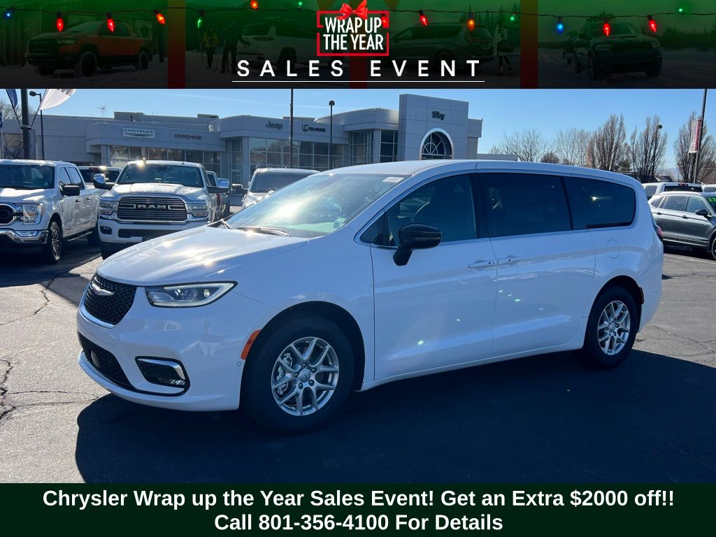 2026 Chrysler Pacifica Select's photo