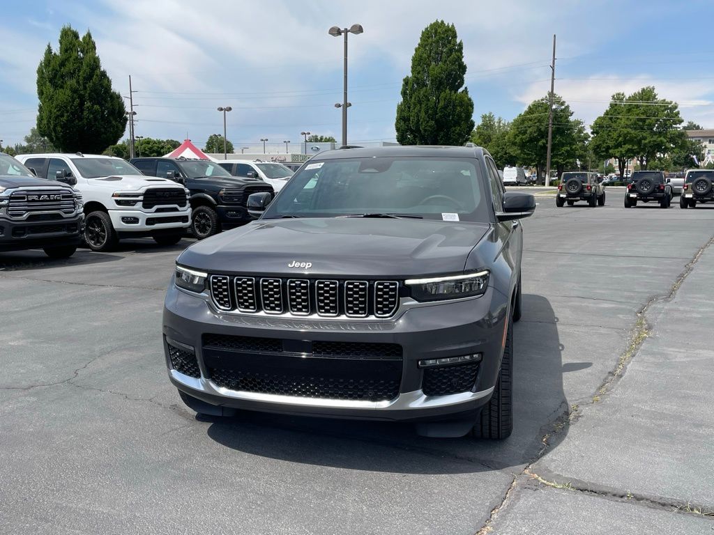 2025 Jeep Grand Cherokee L Summit Reserve photo 4