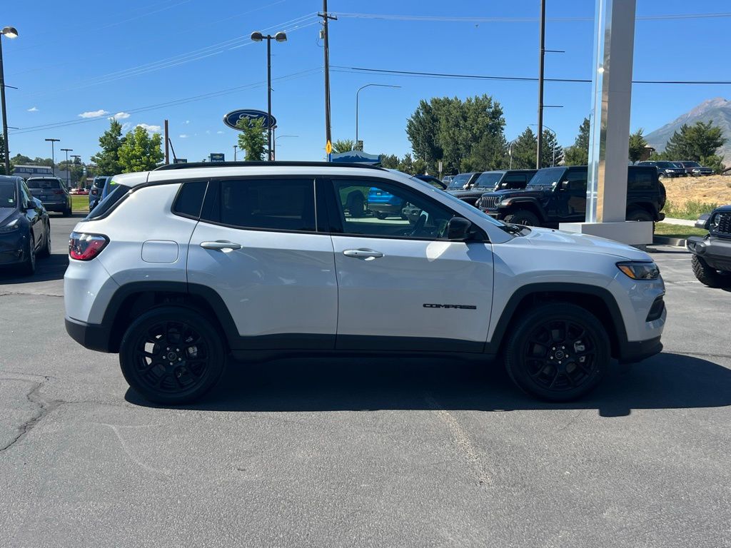 2025 Jeep Compass Latitude Altitude Special Edition photo 4