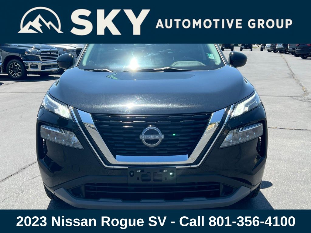 2023 Nissan Rogue SV photo 3