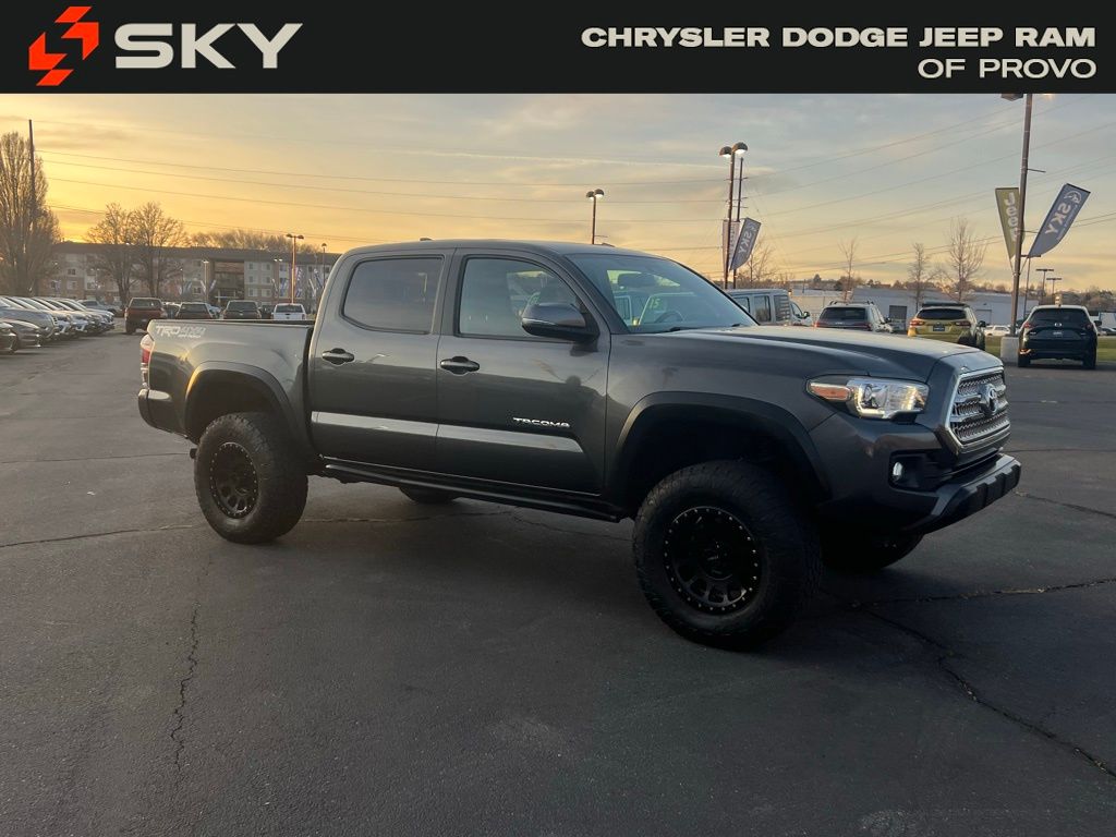 2016 Toyota Tacoma TRD Sport V6 photo 3