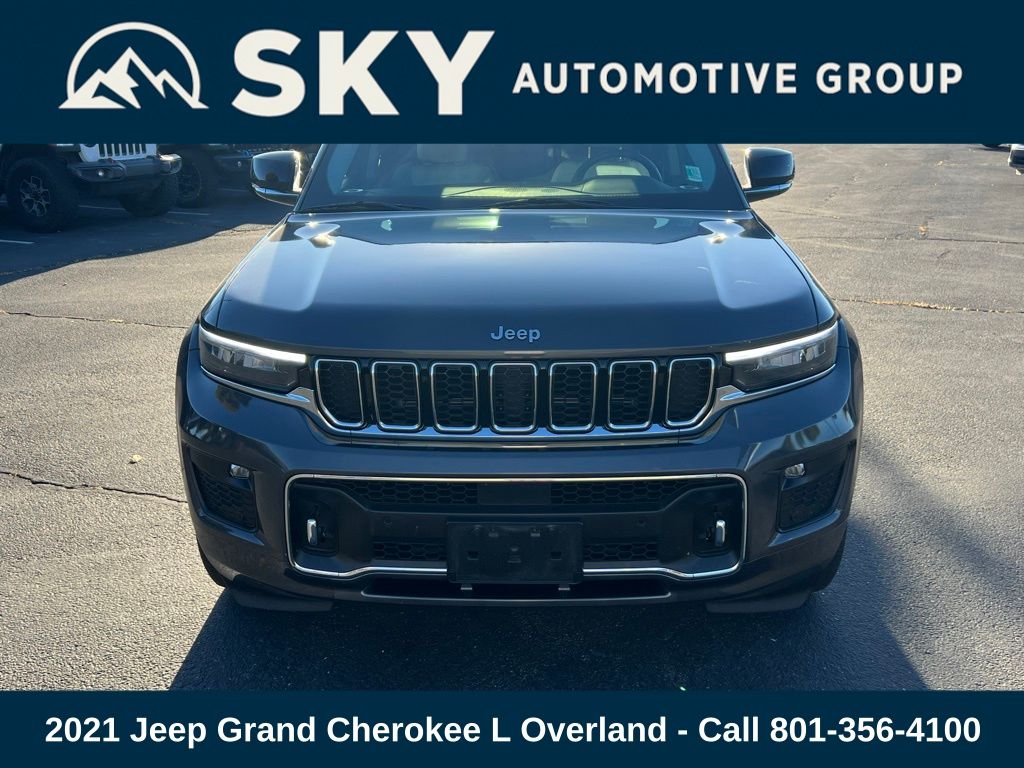 2021 Jeep Grand Cherokee Overland photo 2