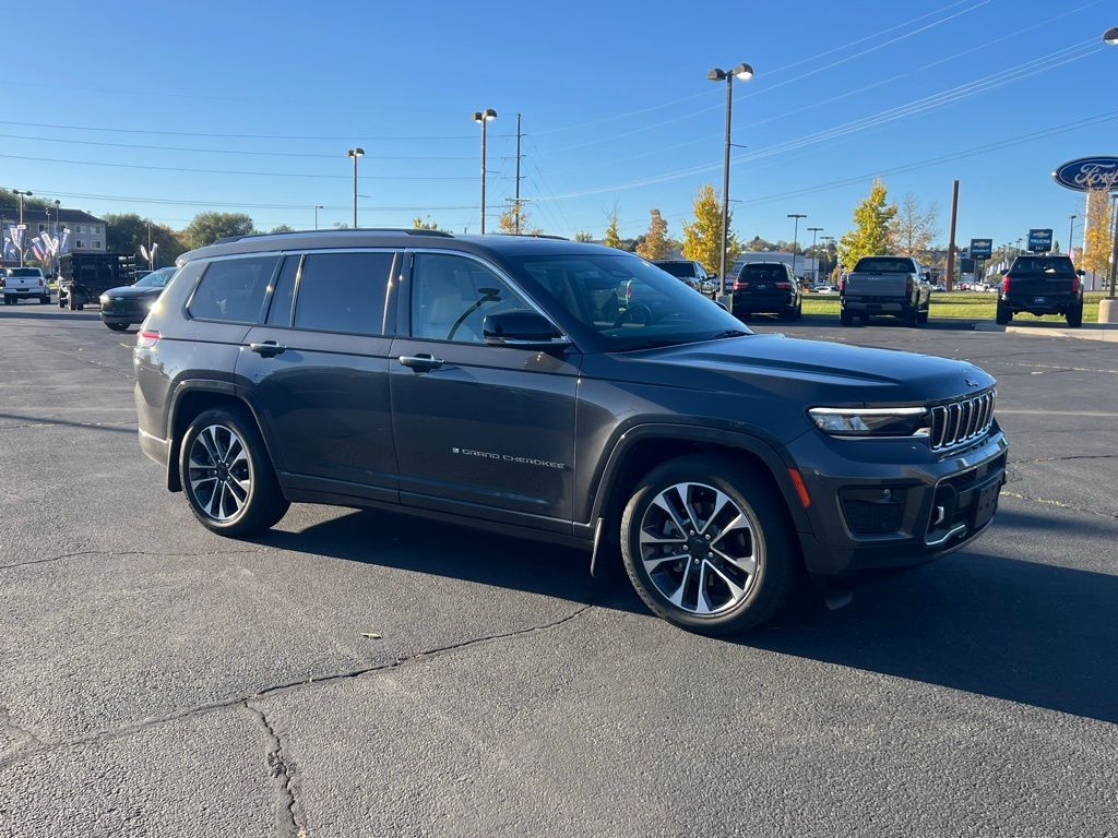 2021 Jeep Grand Cherokee Overland photo 4