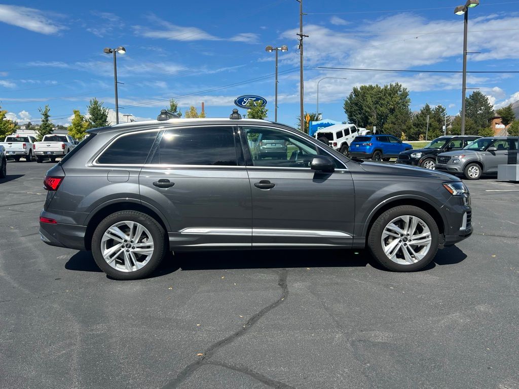 2024 Audi Q7 55 Premium Plus photo 4