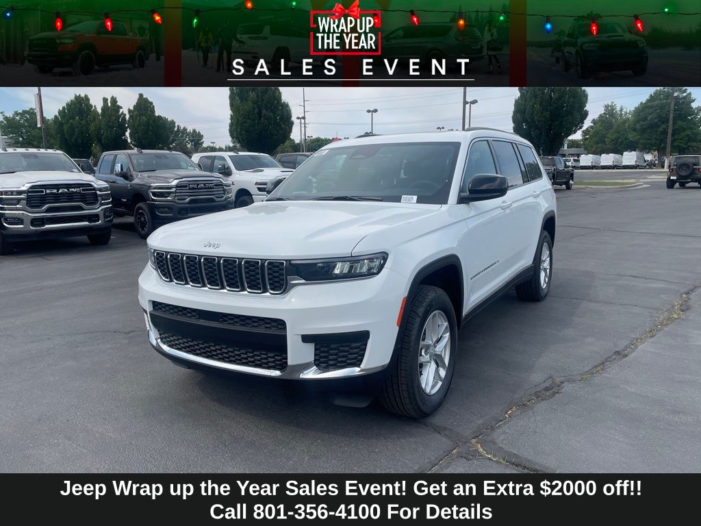 2025 Jeep Grand Cherokee Laredo photo 3