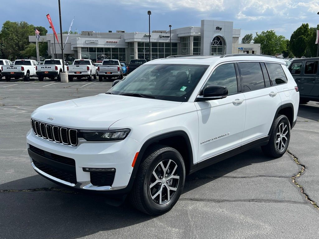 2025 Jeep Grand Cherokee L Limited 4x4's photo
