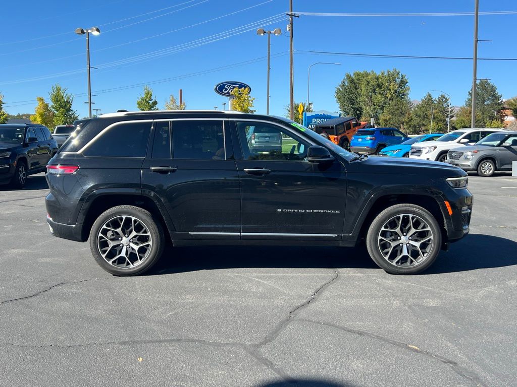 2023 Jeep Grand Cherokee Summit photo 3