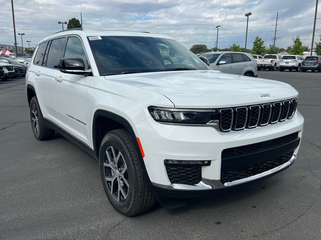 2025 Jeep Grand Cherokee Limited photo 4