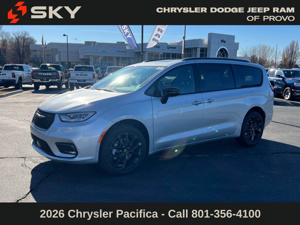 2026 Chrysler Pacifica Limited's photo