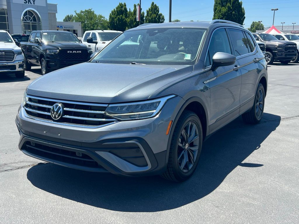 2023 Volkswagen Tiguan SE photo 3