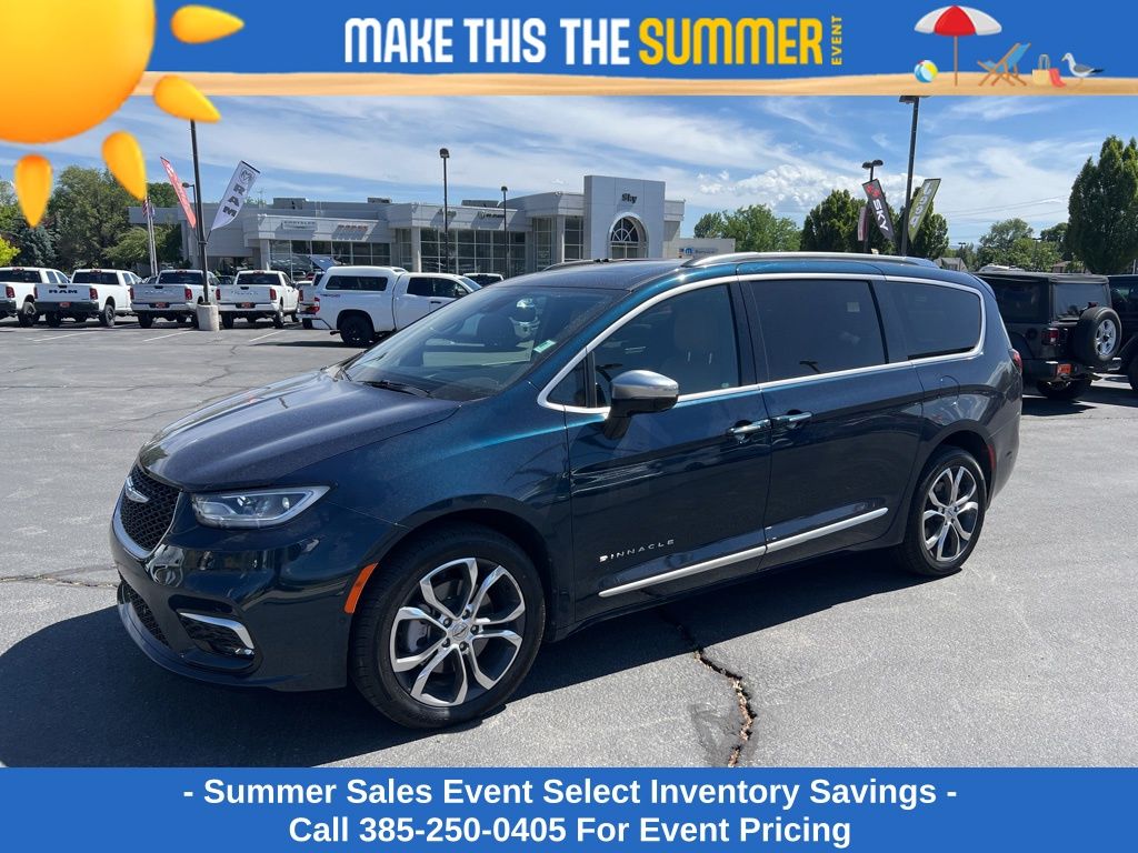 2023 Chrysler Pacifica Pinnacle AWD's photo