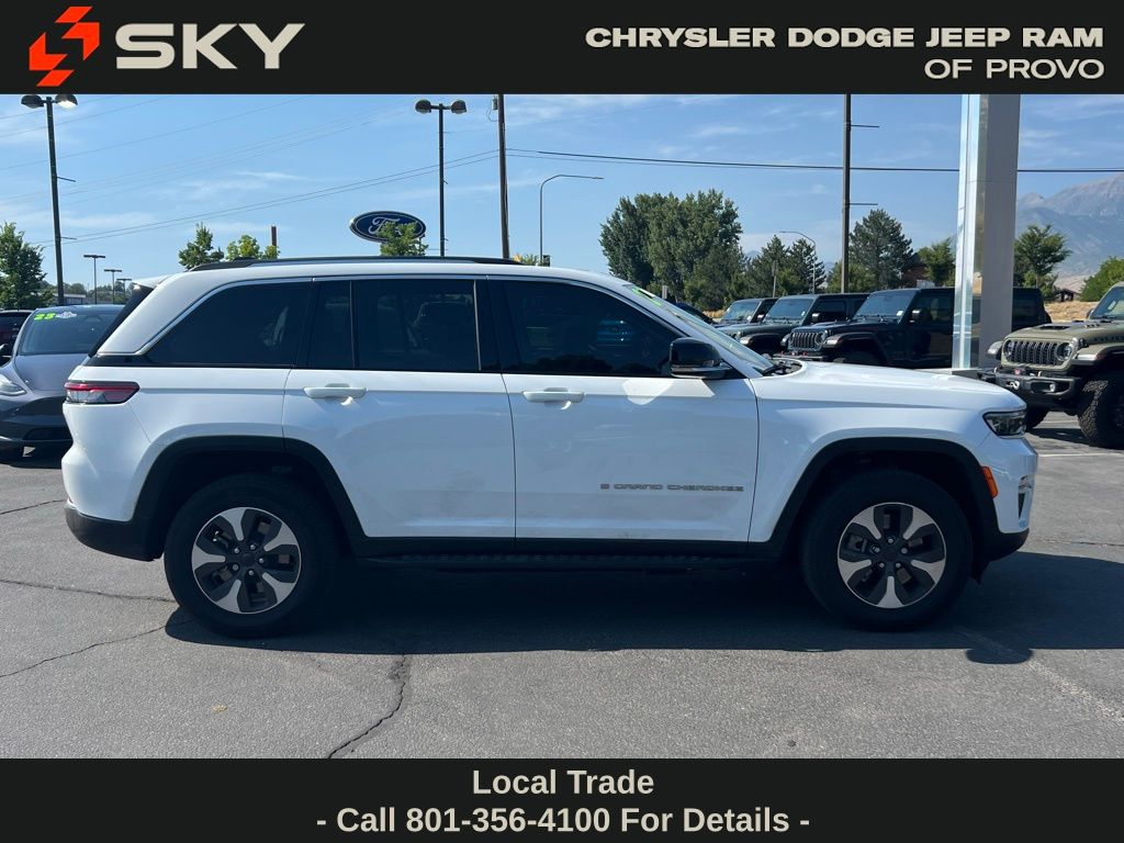 2022 Jeep Cherokee Base photo 3