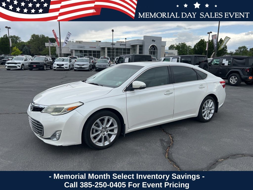 2013 Toyota Avalon Limited's photo
