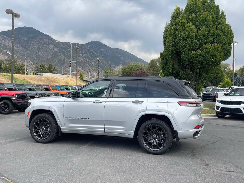 2025 Jeep Grand Cherokee Summit Reserve photo 3